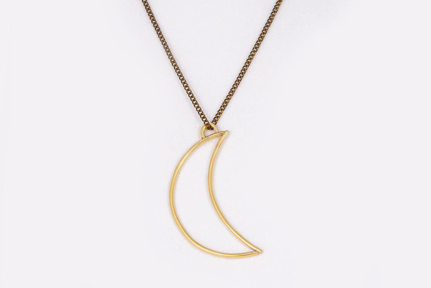 COLLAR LUNA LATÓN