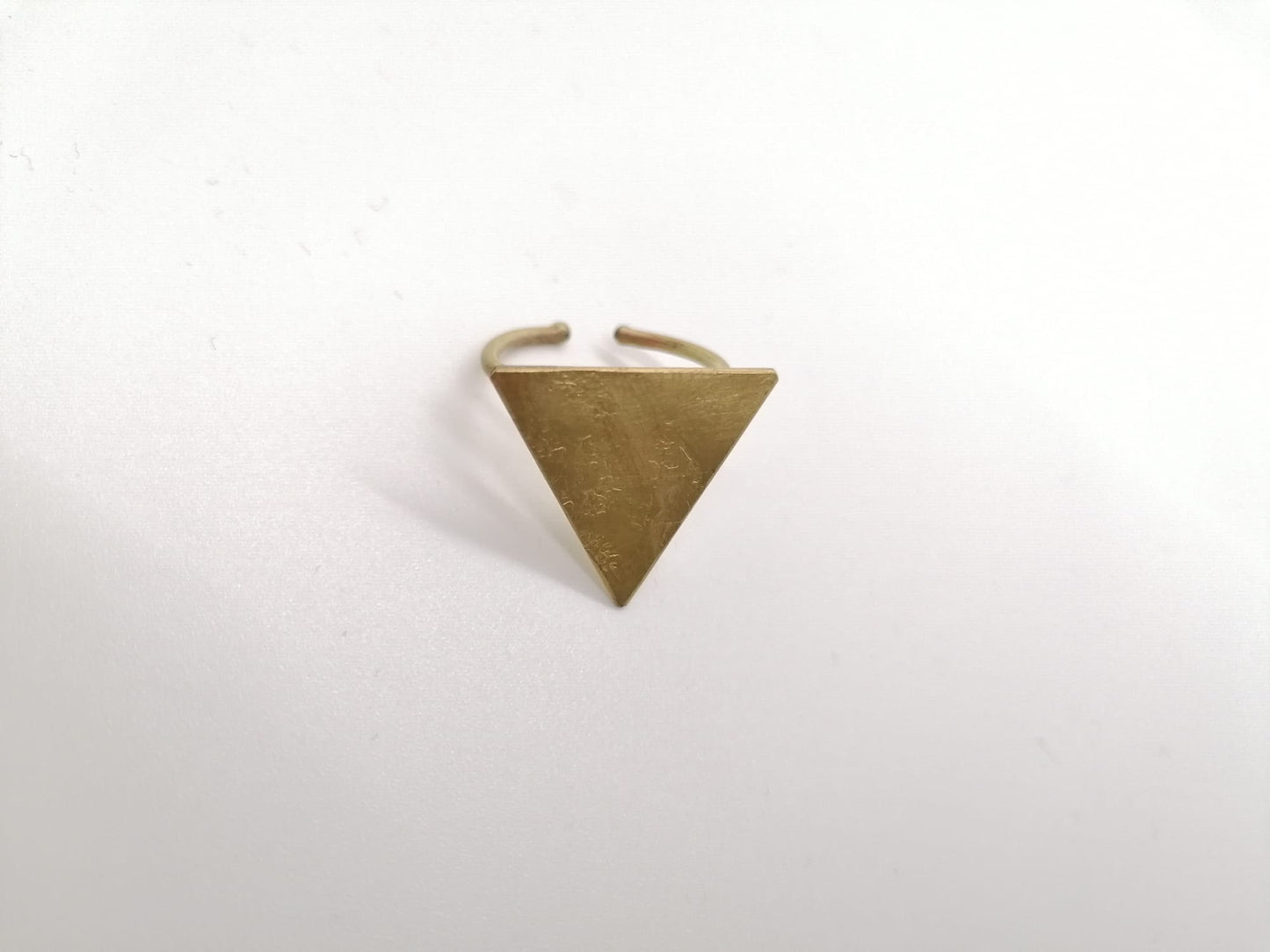 ANILLO TRIÁNGULO LATÓN