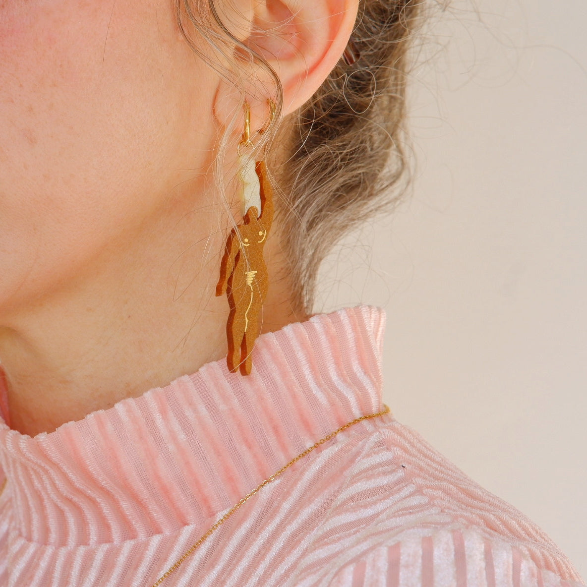 AROS NAIRE