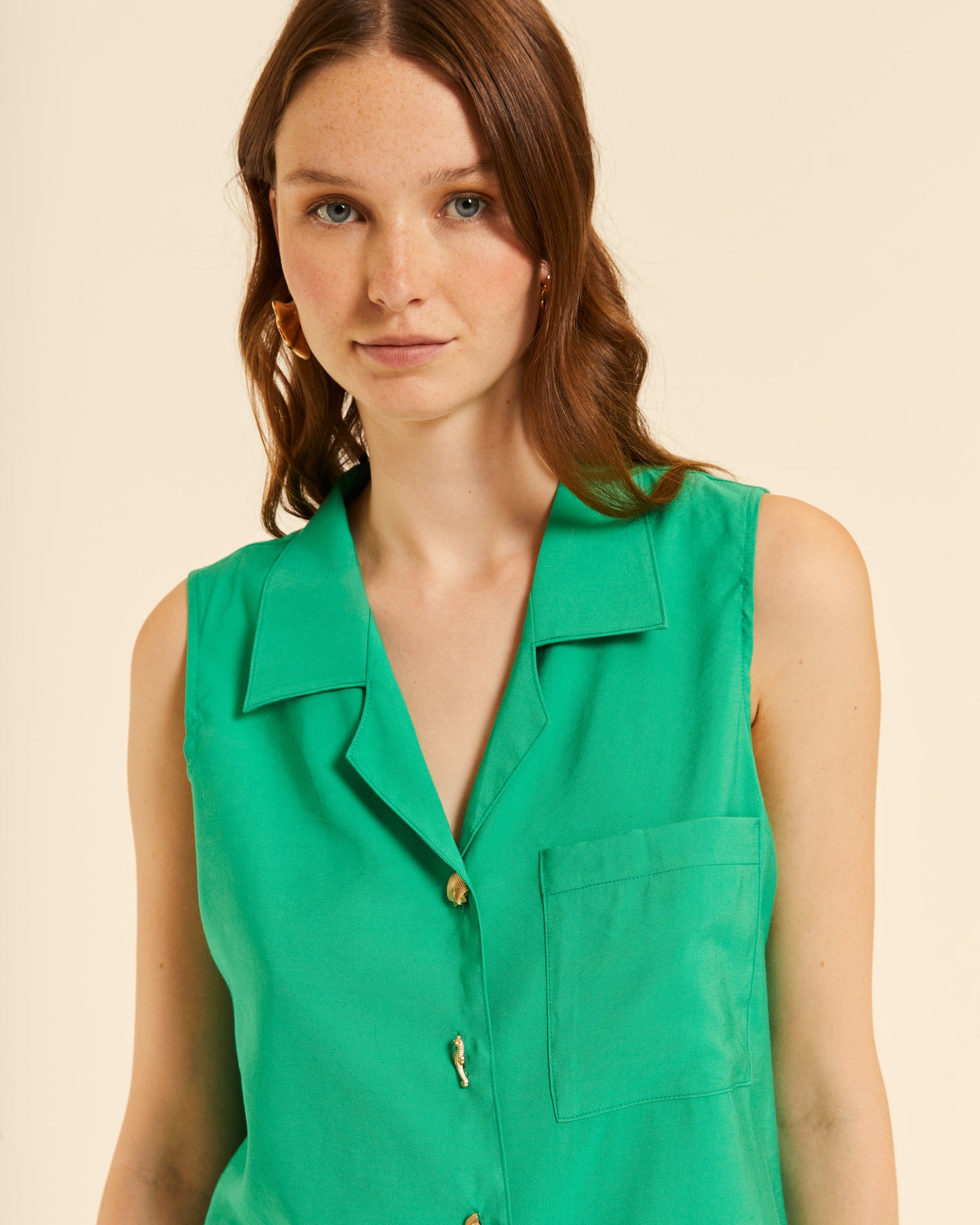 CAMISA SIN MANGAS VERDE