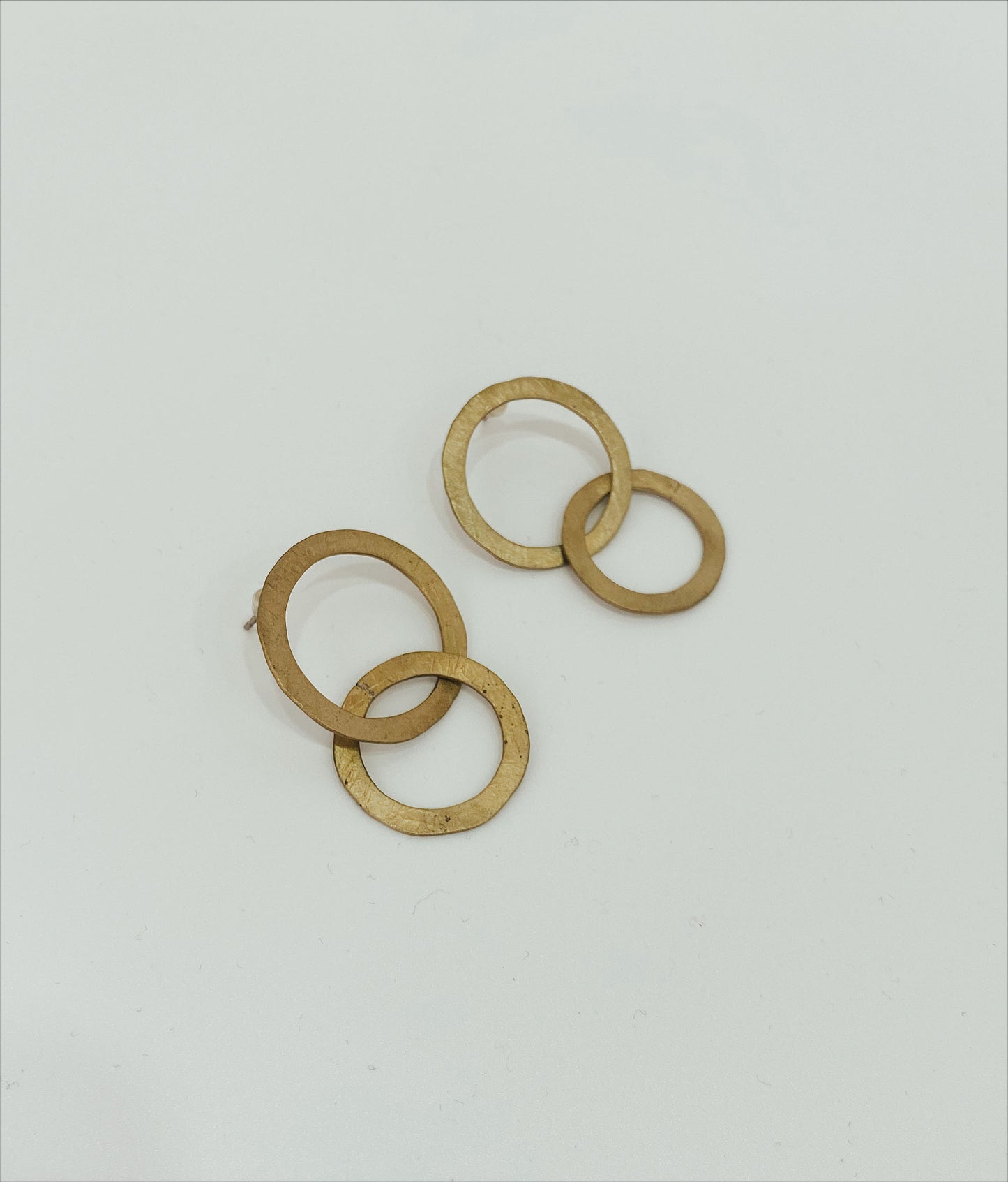 PENDIENTES DOBLE CÍRCULO LATÓN