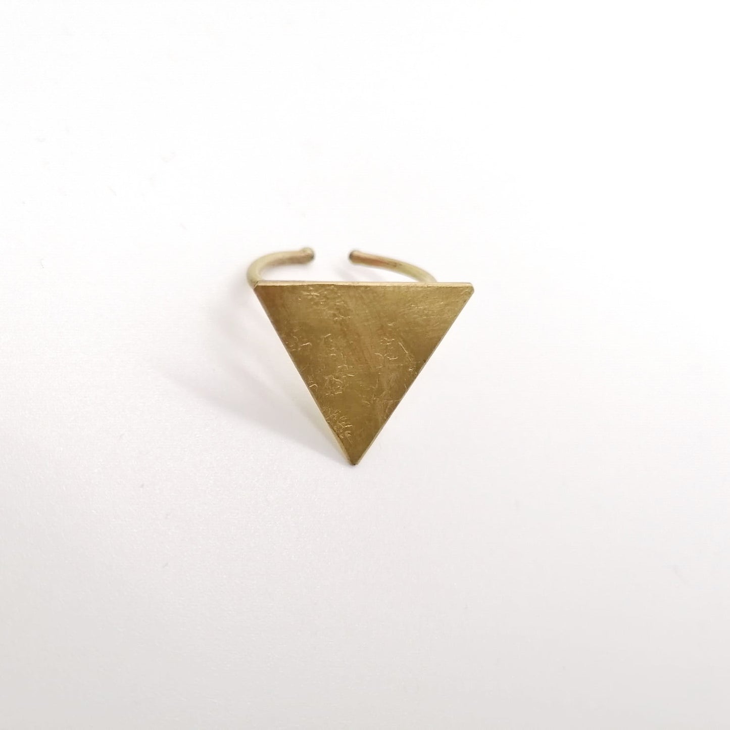 ANILLO TRIÁNGULO LATÓN