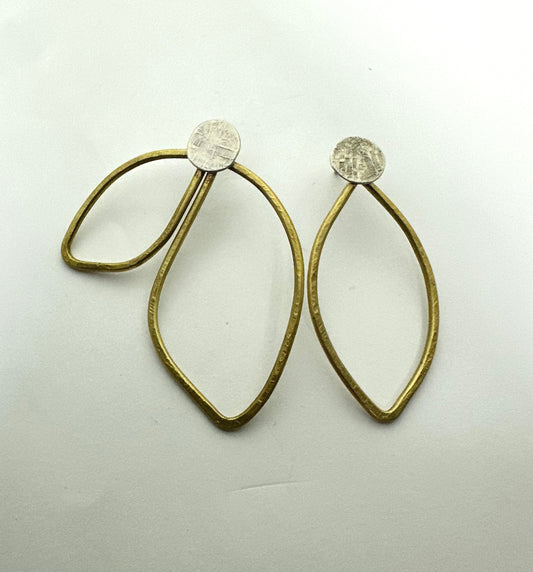 PENDIENTES FLOR ASIMÉTRICA