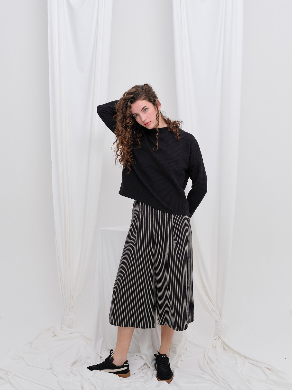 PANTALÓN CAPARINA NEGRO RAYAS