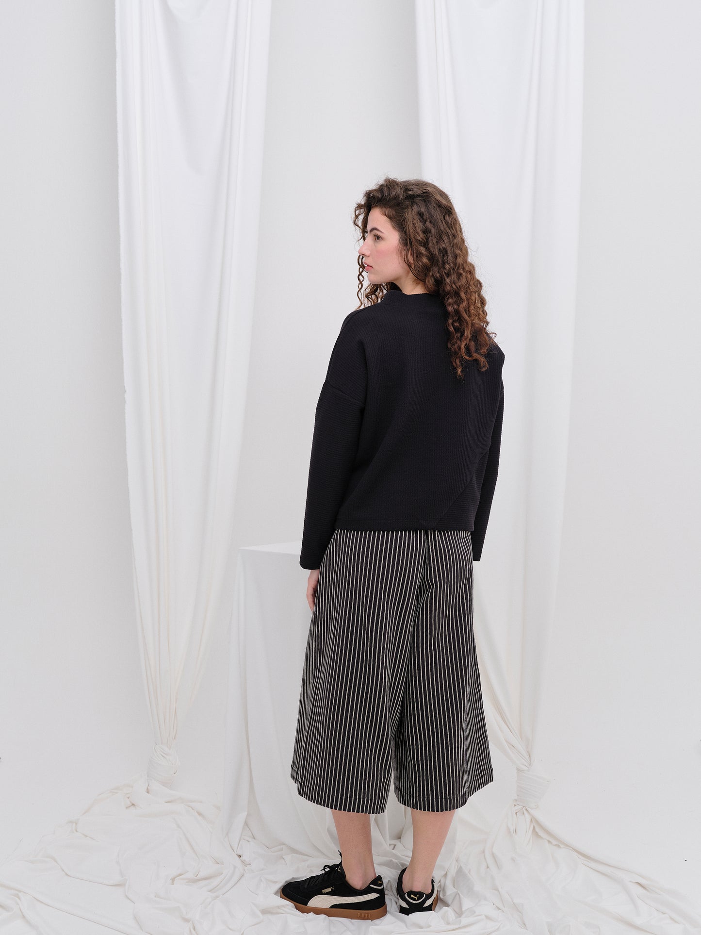 PANTALÓN CAPARINA NEGRO RAYAS