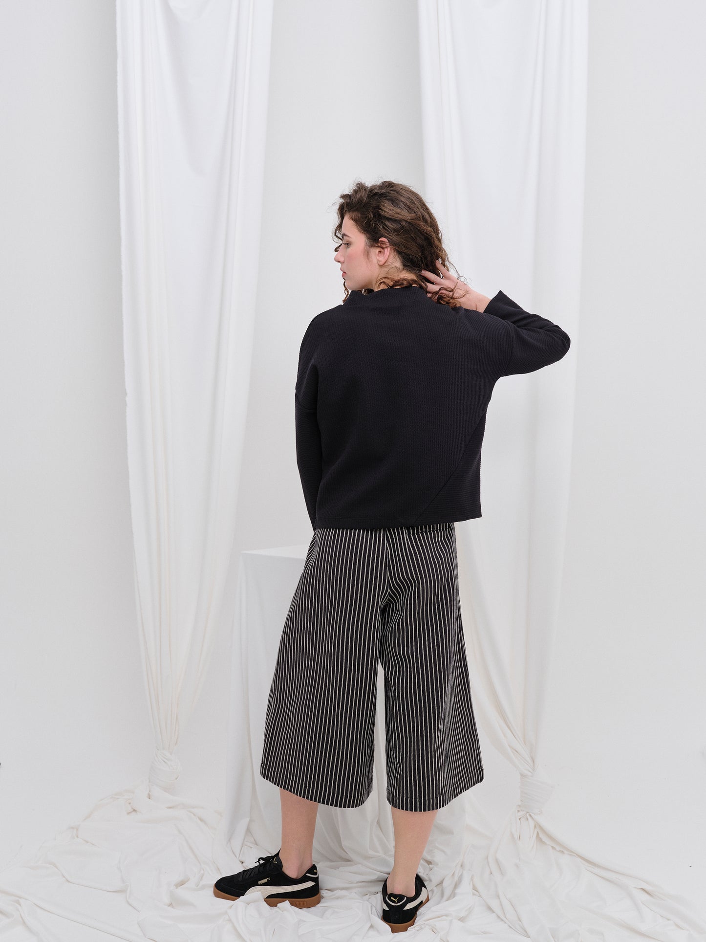 PANTALÓN CAPARINA NEGRO RAYAS