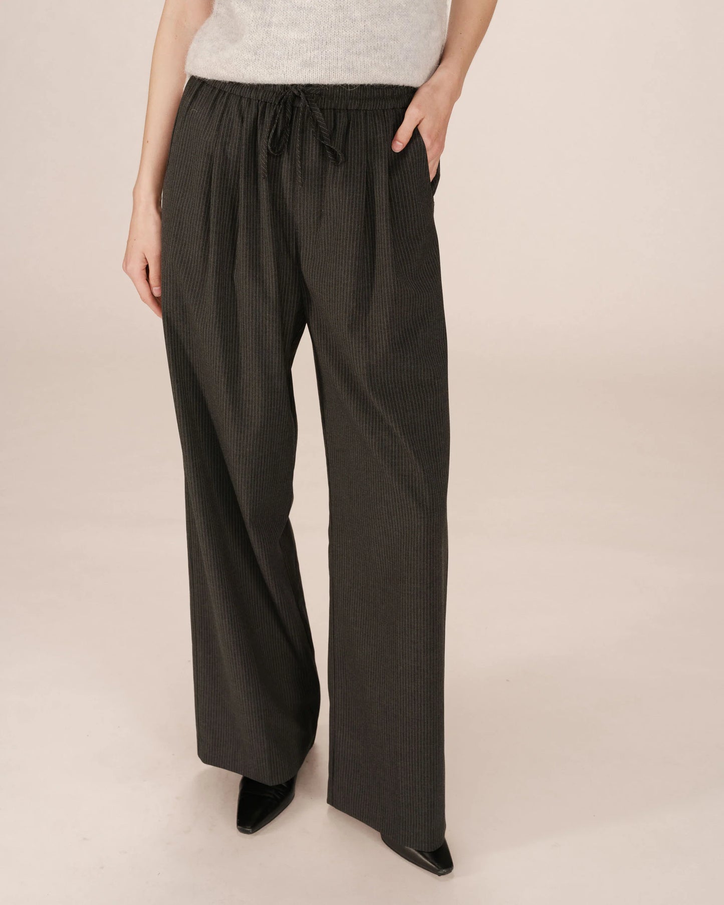 PANTALÓN STAY ANTRACITA