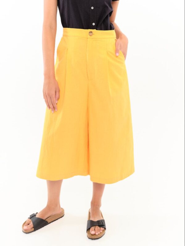 PANTALON CAPARINA AMARILLO