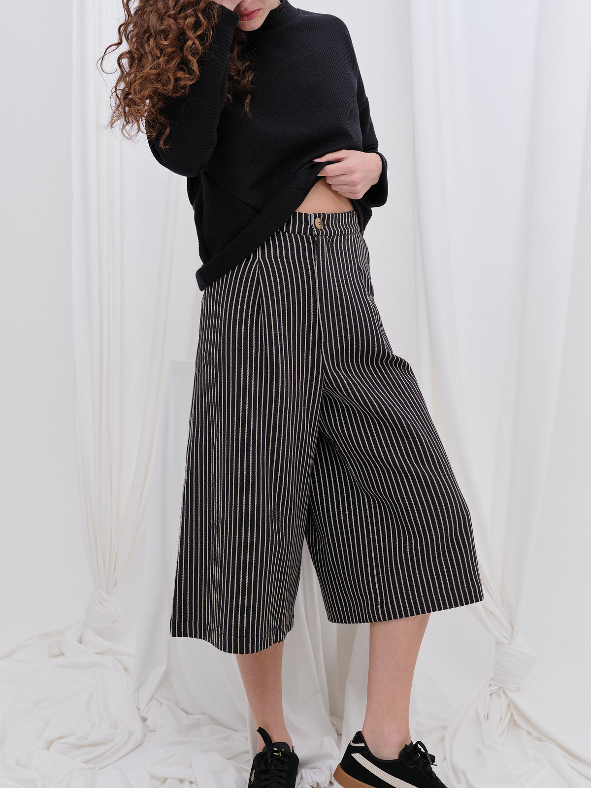 PANTALÓN CAPARINA NEGRO RAYAS