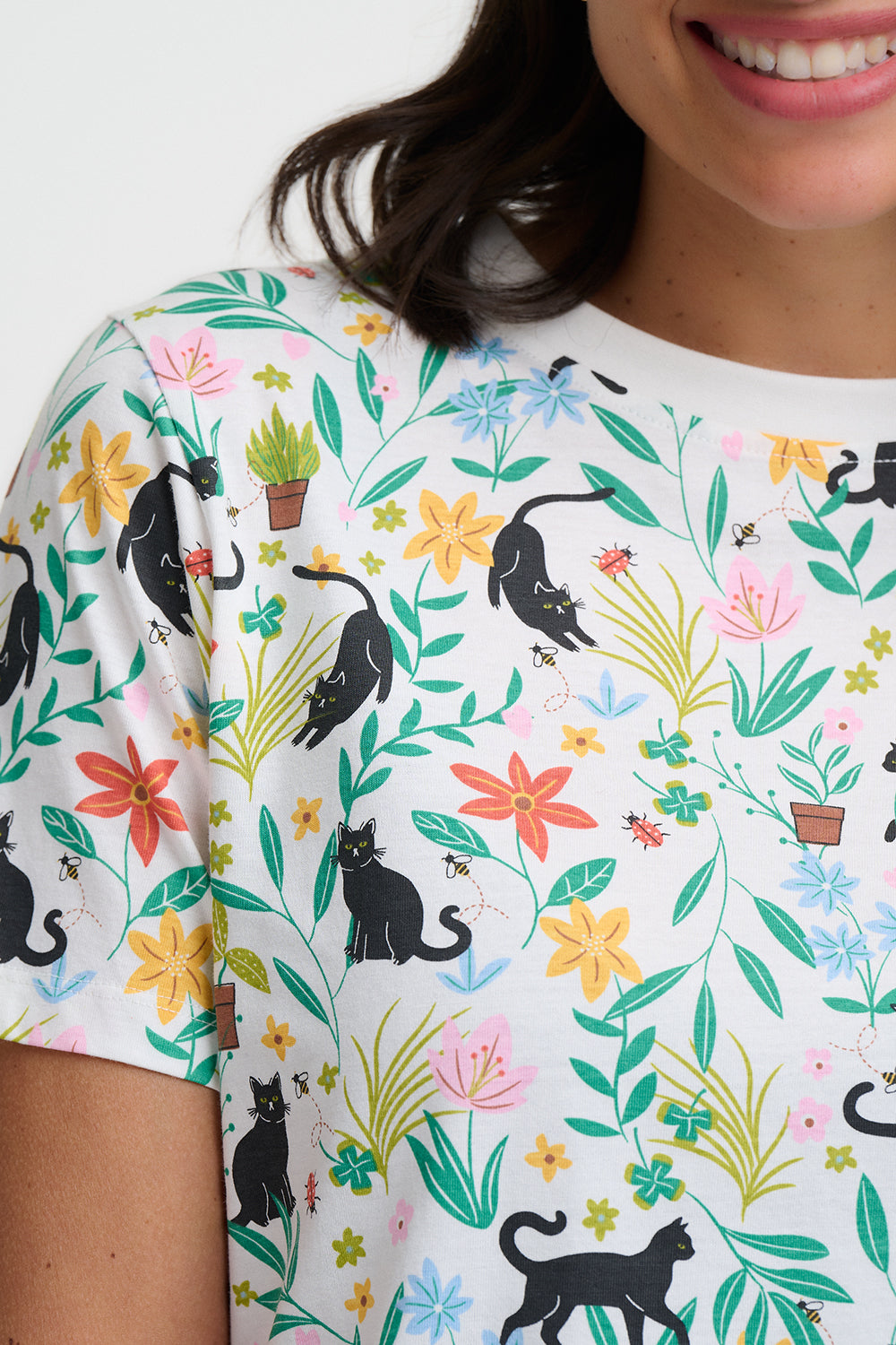 CAMISETA MAGGIE GATOS JARDÍN