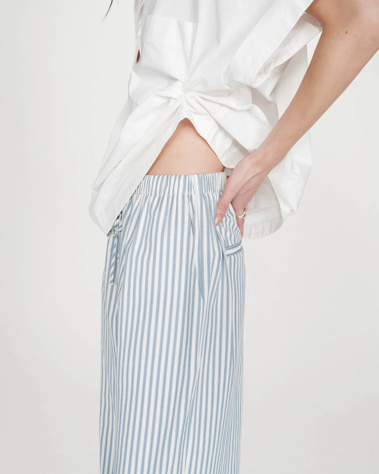 PANTALÓN VOLUTE RAYAS CELESTE